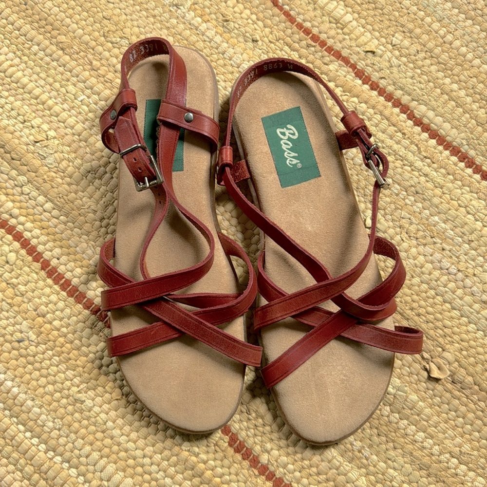 Vintage Bass Leather Sandals. 9M like new.